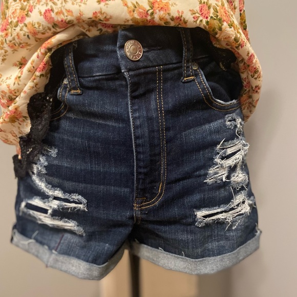 VSCO ensemble! Shorts, top and choker - Picture 3 of 10